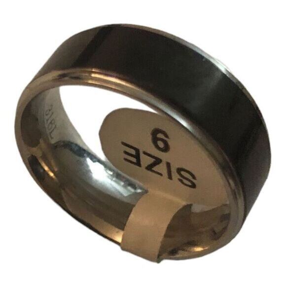 New stainless steel silver and black‎ ring size 9 - Picture 2 of 3
